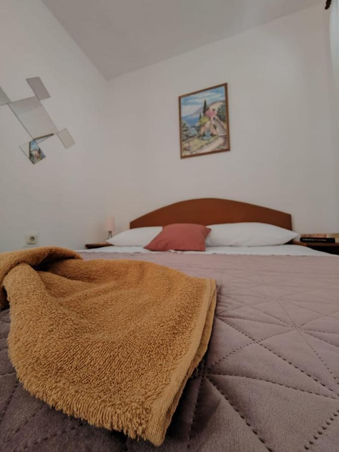 Apartments Turan Centrally Located With Free Parking 이그라네 외부 사진