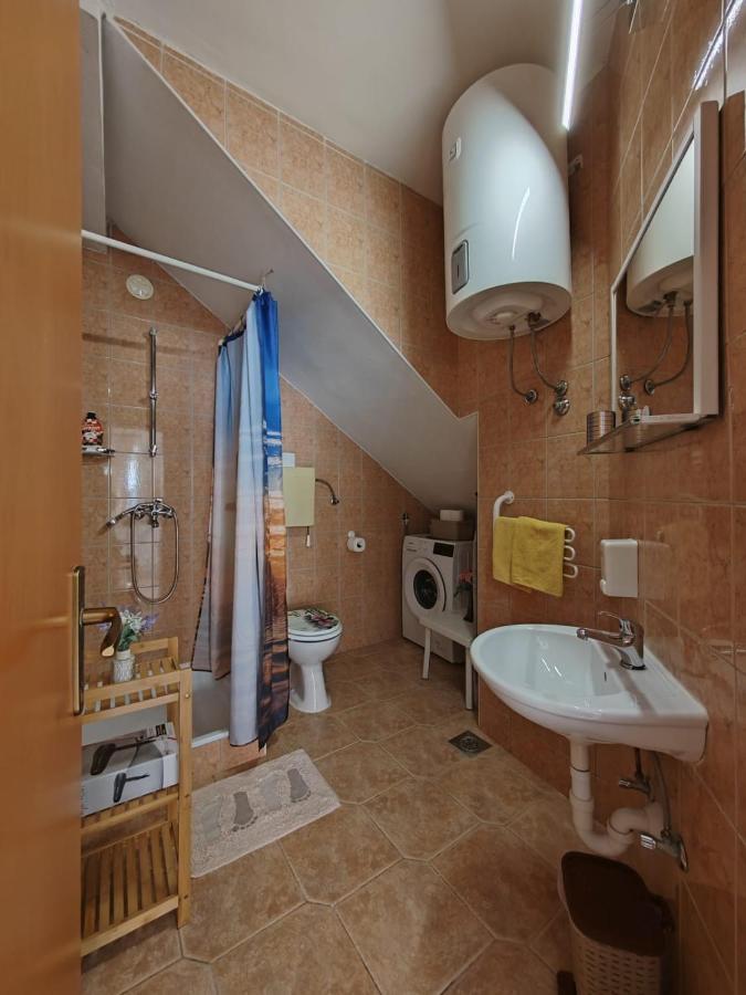 Apartments Turan Centrally Located With Free Parking 이그라네 외부 사진