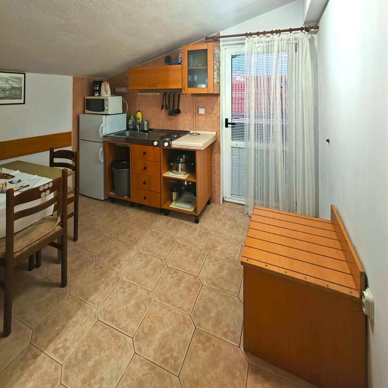 Apartments Turan Centrally Located With Free Parking 이그라네 외부 사진